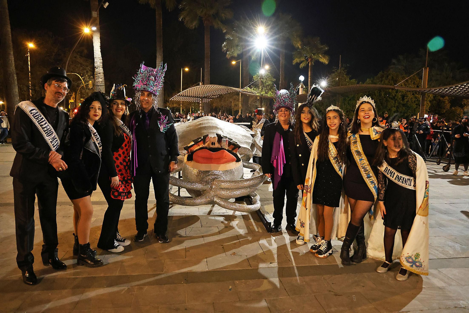 Imágenes del entierro del choco por las calles de Huelva