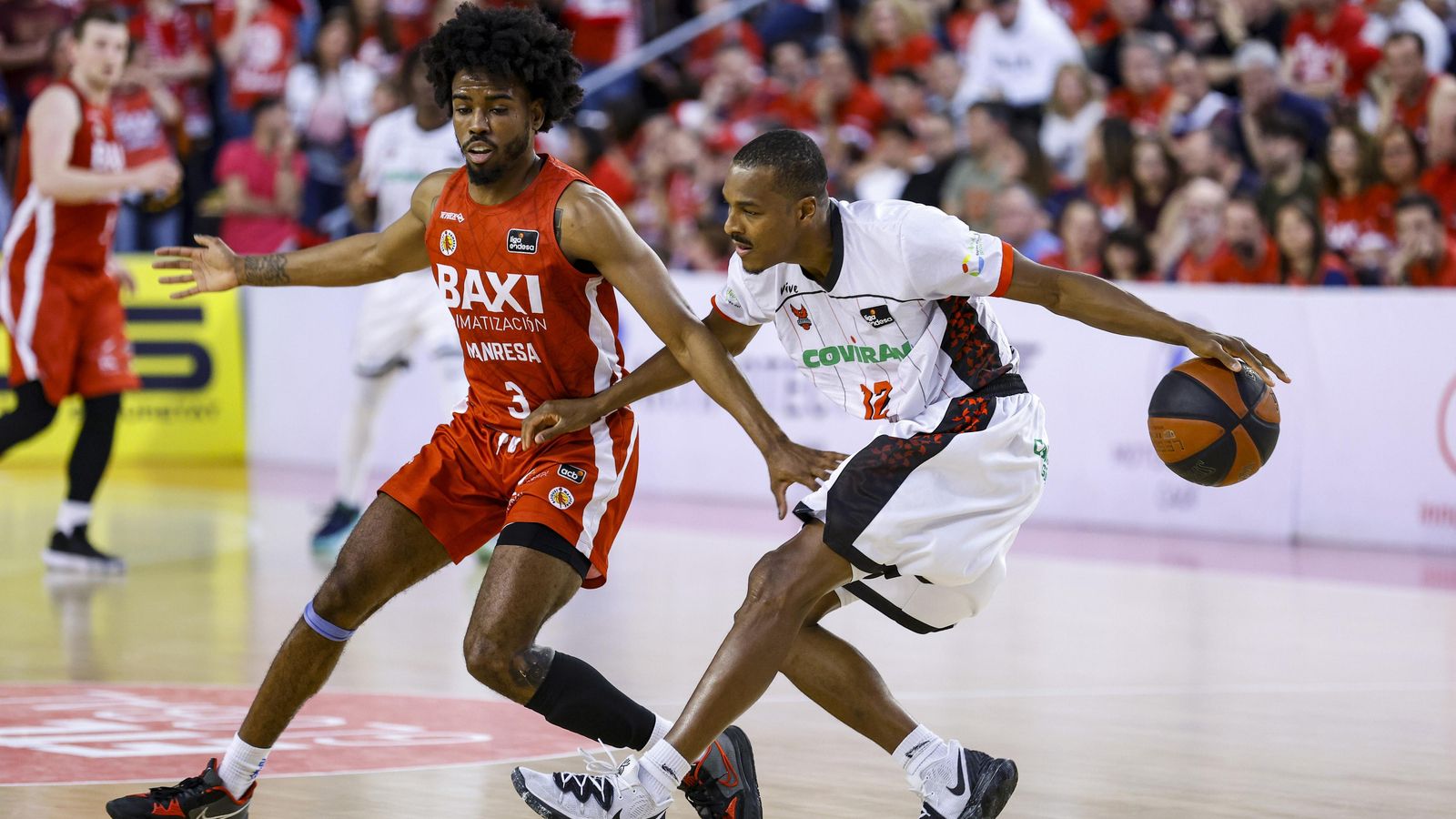 Alex Renfreo, defendido por Harding.