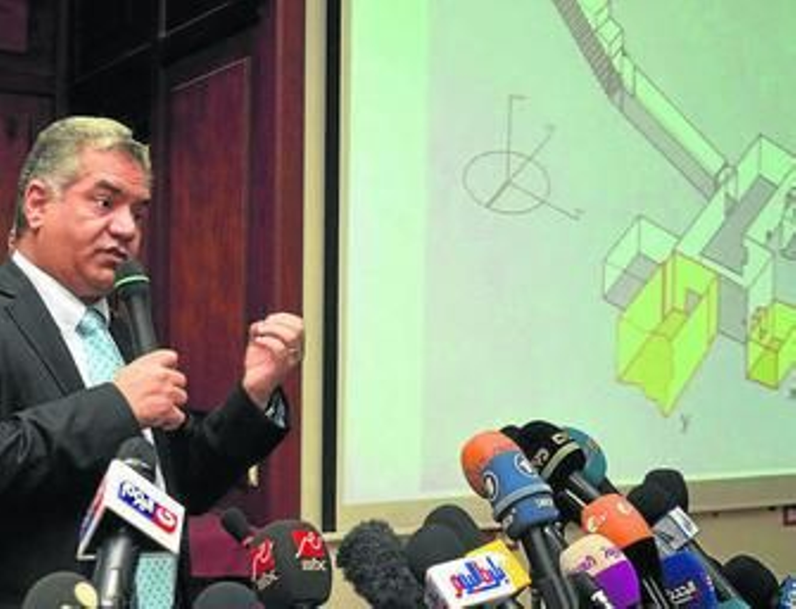 El ministro egipcio de Antigüedades, Mamduh al Damati, durante la rueda de prensa.