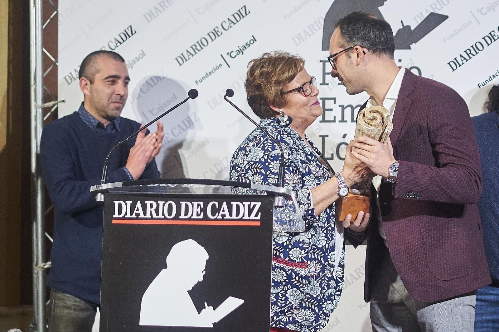 Manolo Morera, en una imagen de archivo recibiendo el Premio Emilio López que otorga Diario de Cádiz