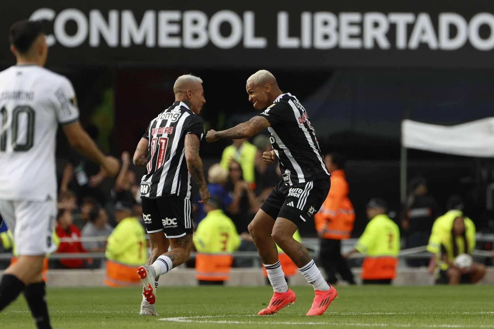 Las fotos de una final de la Libertadores histórica; Botafogo, campeón con 10, ante Atlético Mineiro
