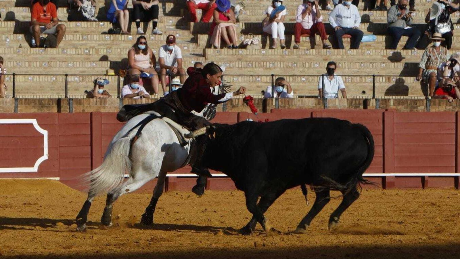 Lea Vicens en plena faena. Lea Vicens en plena faena.
