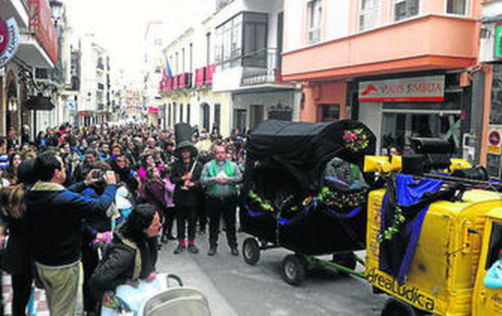 Un momento del pasacalles del Carnaval.