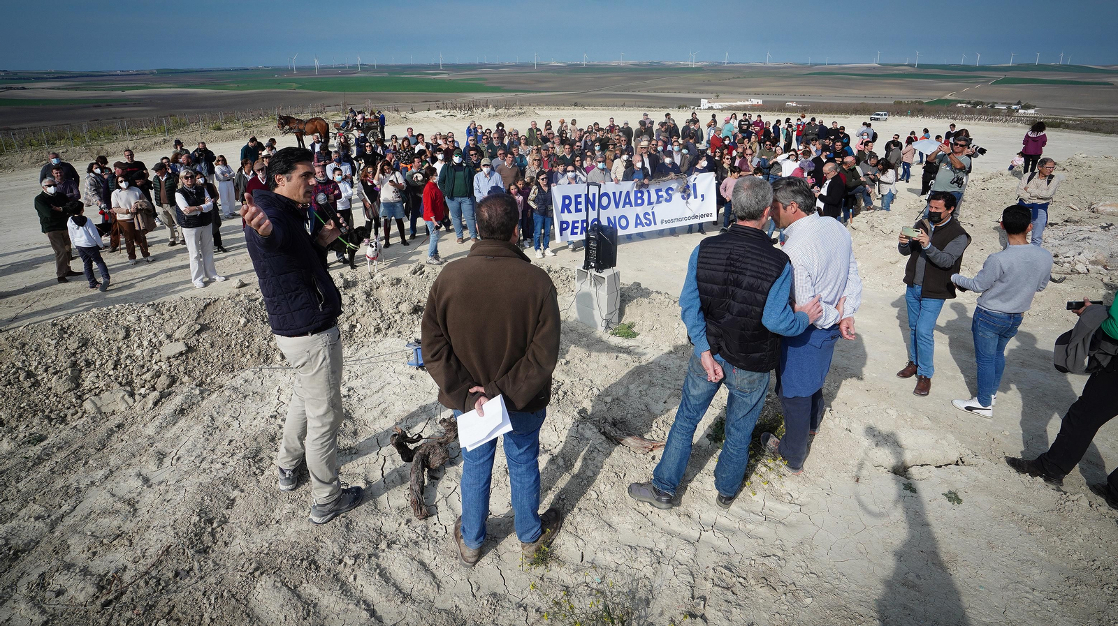 Marcha en protesta por la instalación de un parque eólico en la campiña jerezana