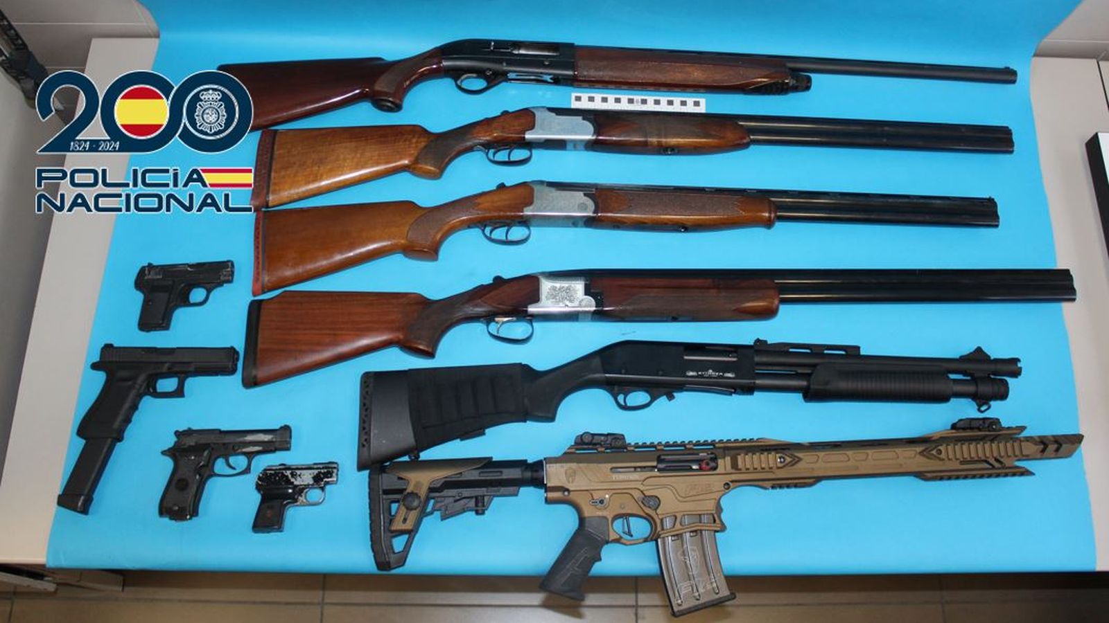 Imagen de las armas intervenidas en el operativo