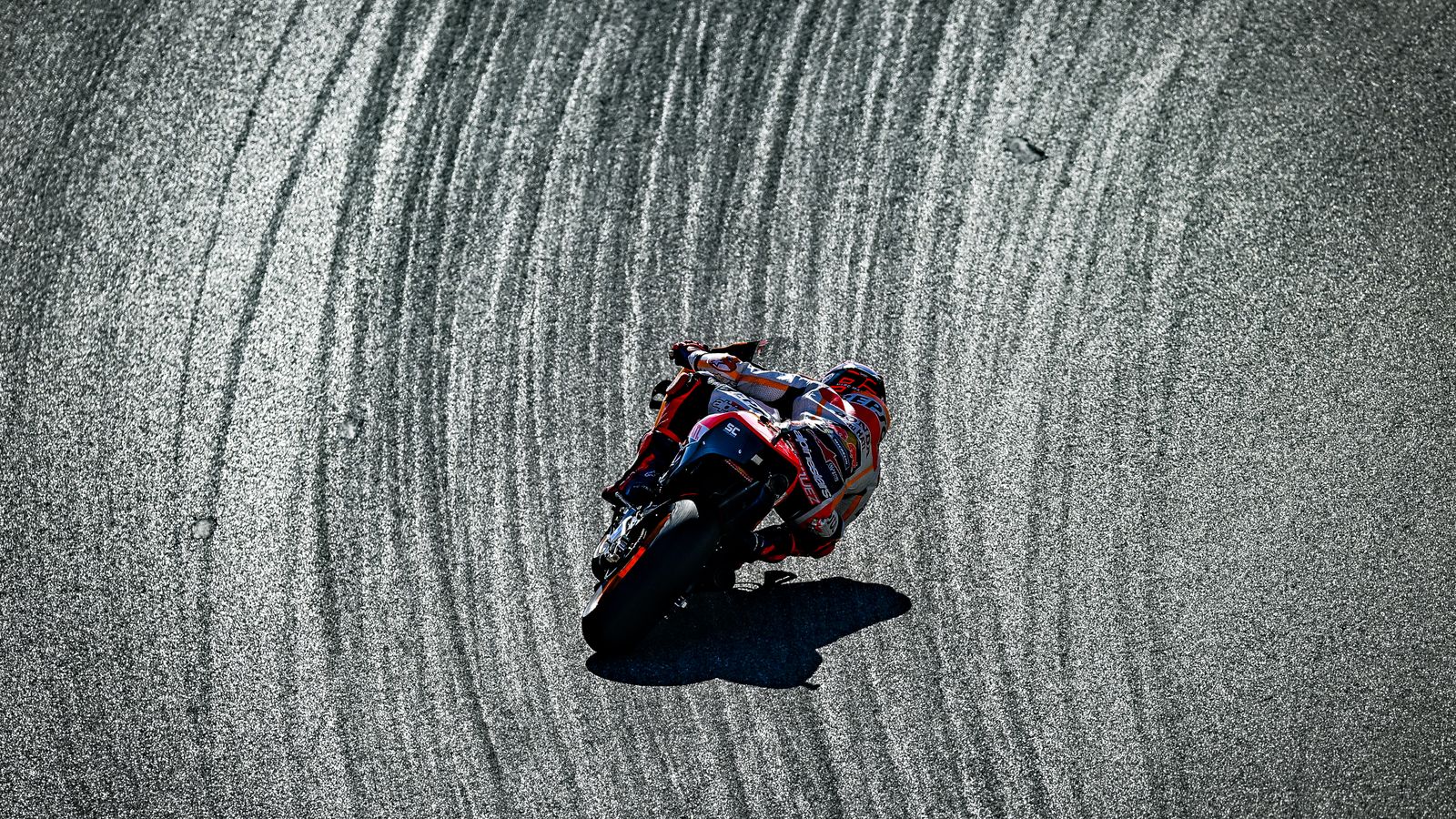 Espectacular imagen de Marc Márquez rodando este sábado en Motorland Aragón.
