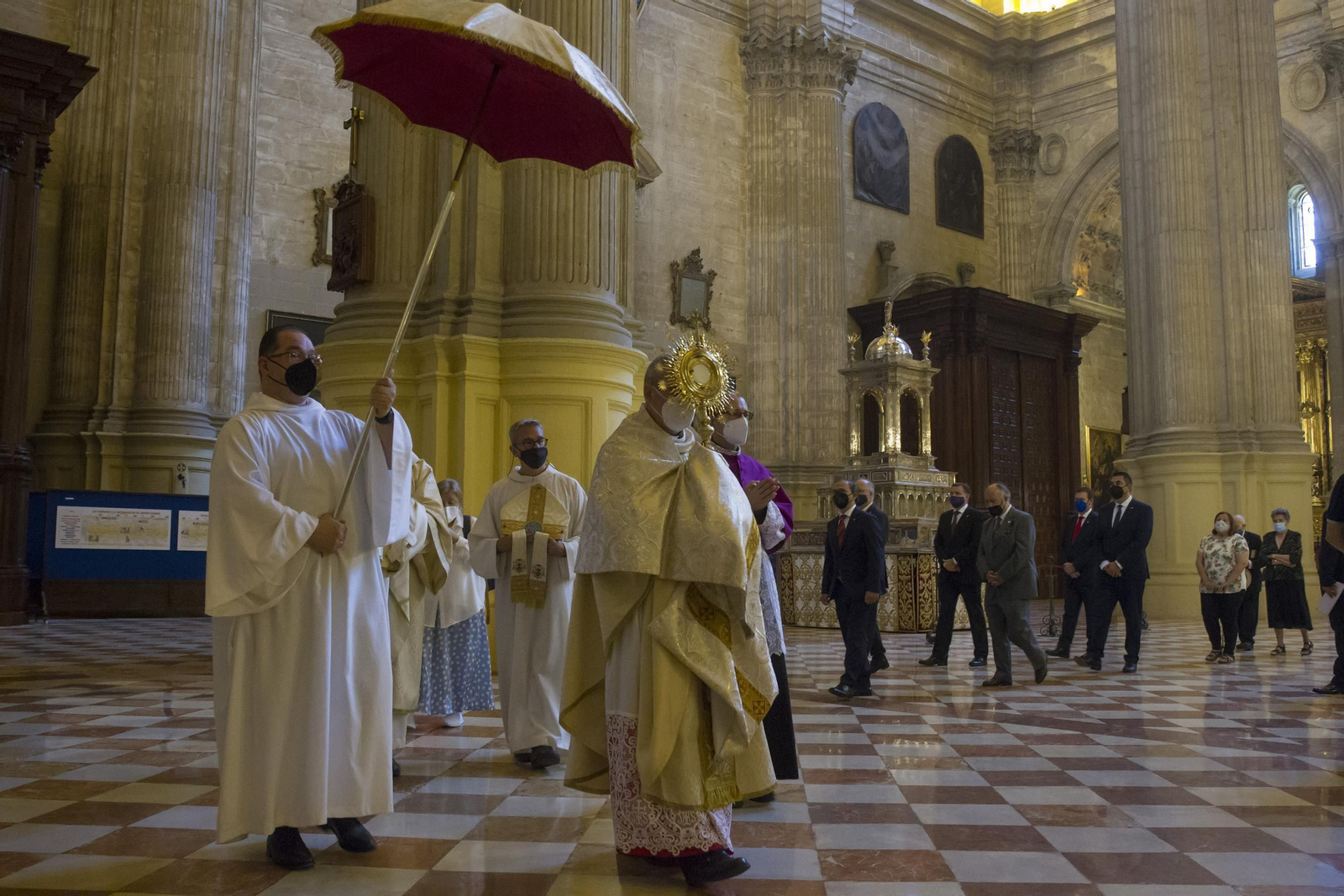 Jesús Catalá en la procesión claustral por el interior de la Catedral.