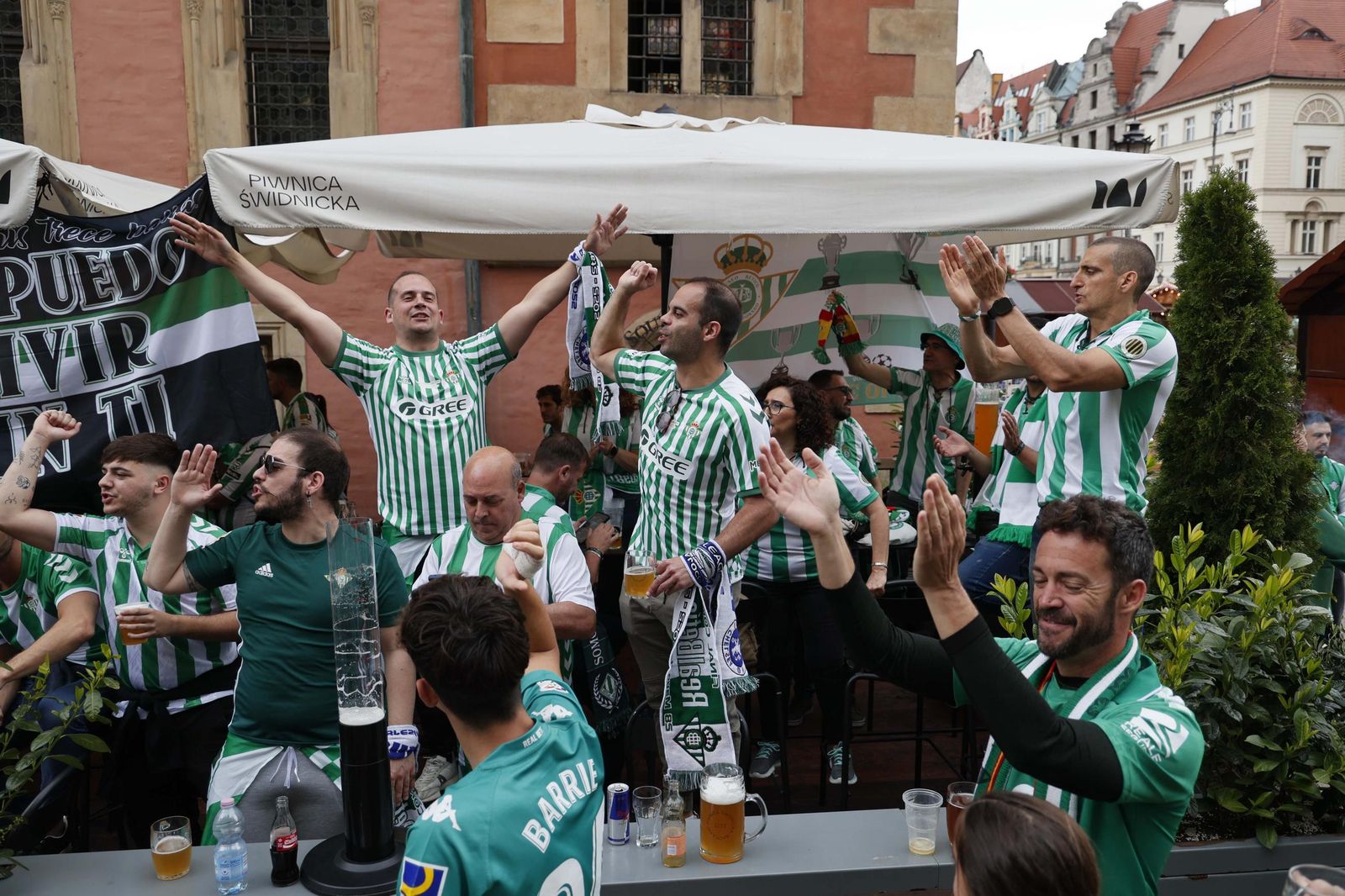 Las imágenes de la marea verde en al final de la Conference League