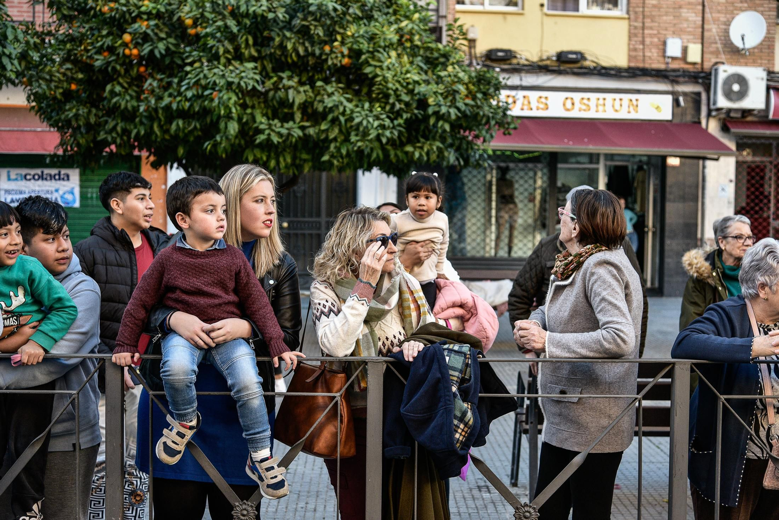 Imágenes del público en las cabalgatas por La Orden, Cardeñas y Las Colonias