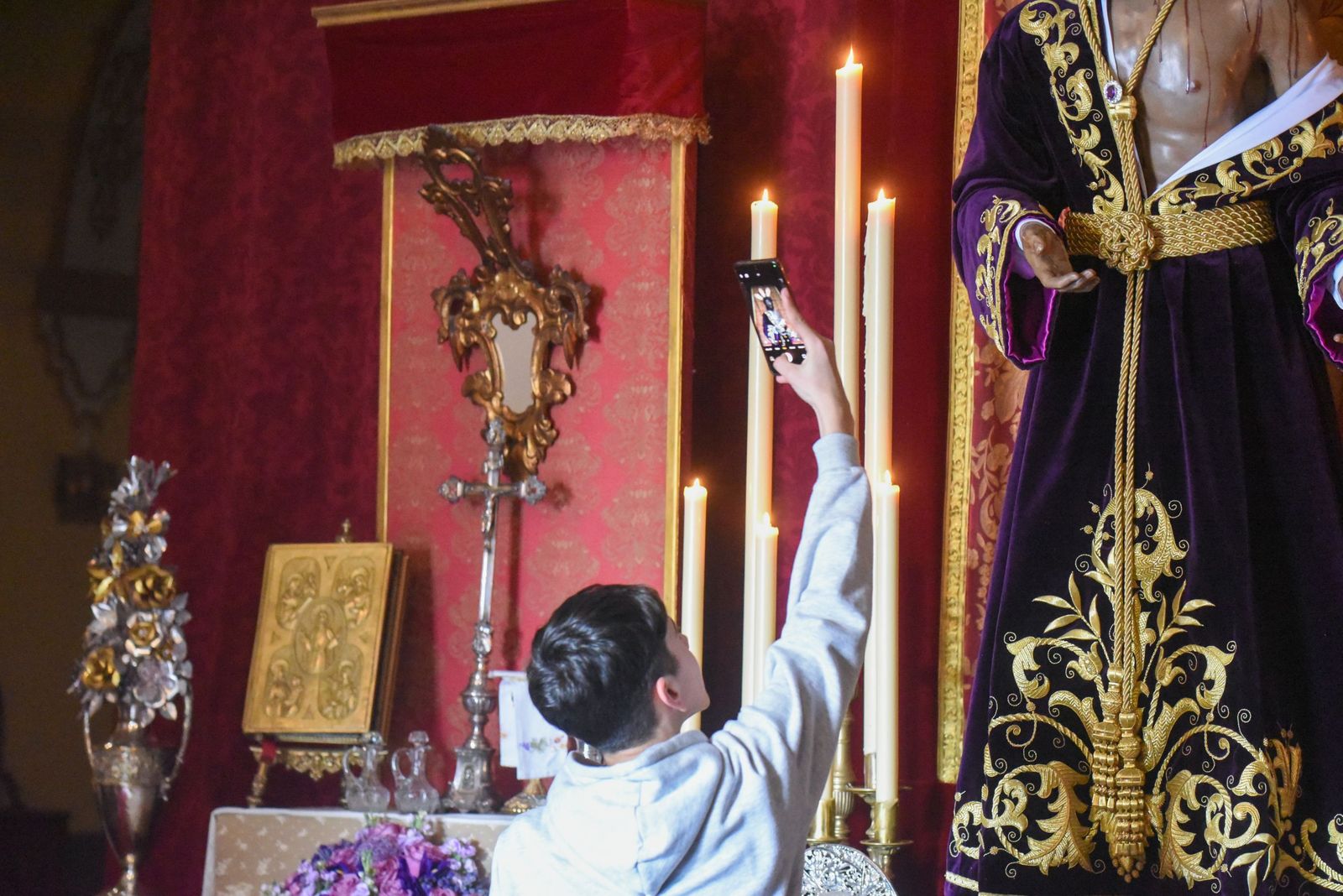 Las fotos del solemne besapiés del Señor de la Humildad y Paciencia de Córdoba