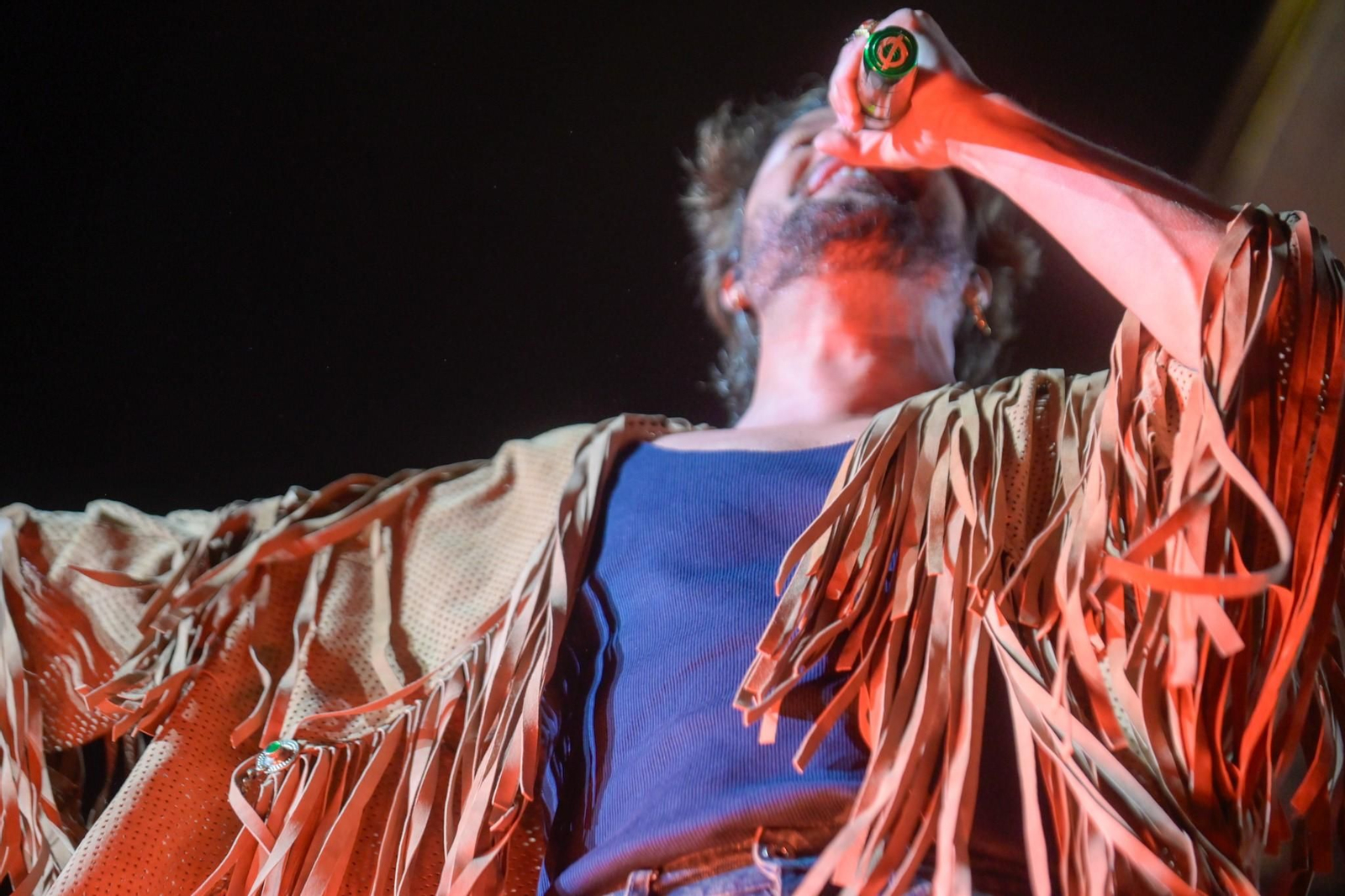 La lluvia de Granada no frena el baño de masas de un Manuel Carrasco ‘Salvaje’