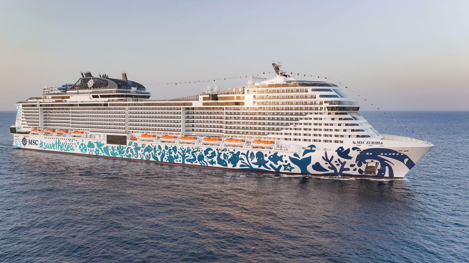 El MSC Euribia, de la flota de MSC Cruceros, con su peculiar y casco de diseño único