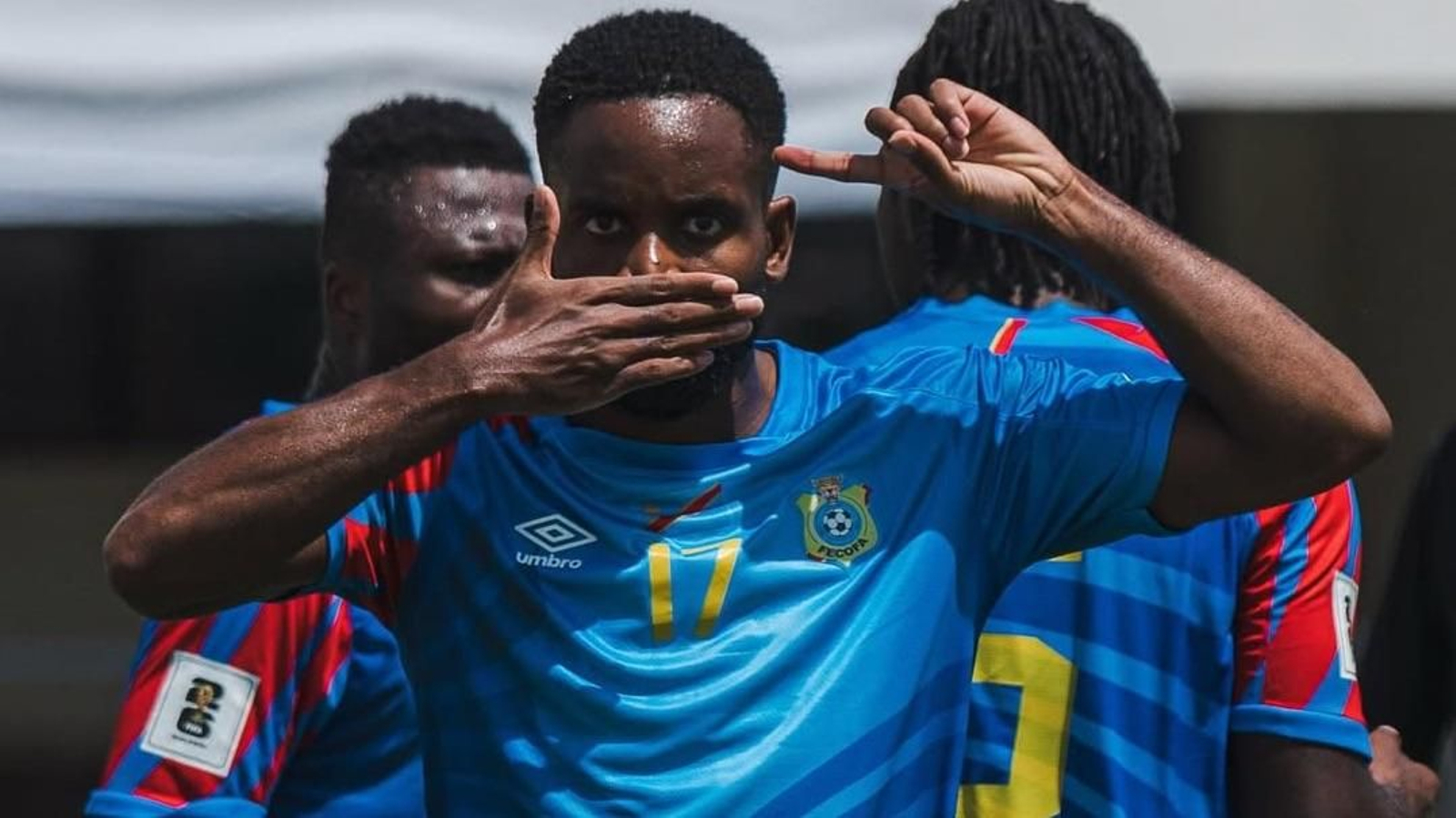 Cédric Bakambu celebra su gol contra Togo