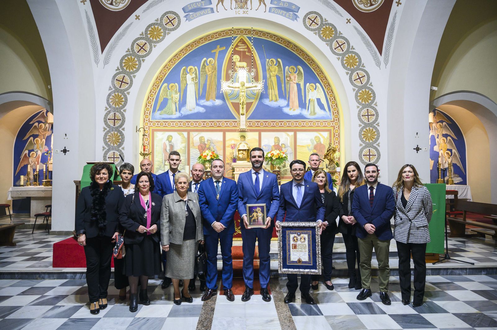 La Hermandad de la Estrella reconoce al alcalde por la promoción de la Semana Santa.