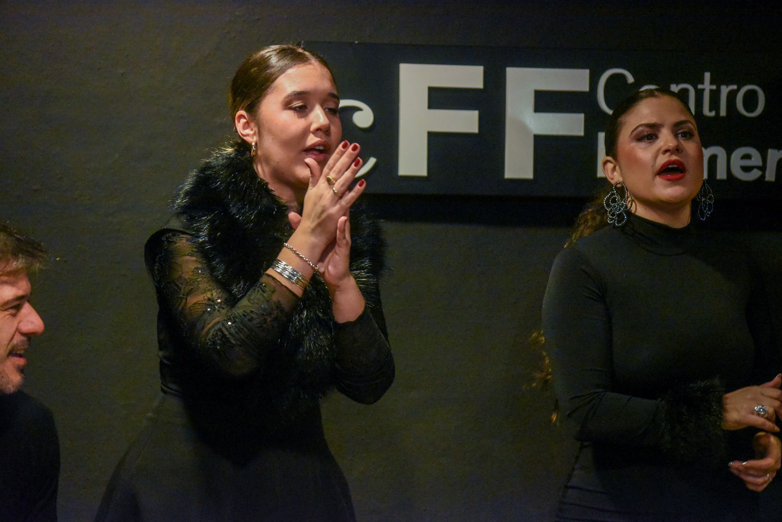 Una zambomba llena de flamenco la Navidad cordobesa en la Posada del Potro, en fotos