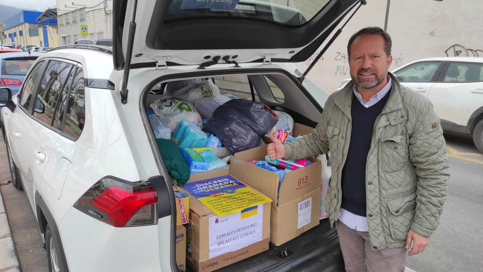 El vehículo va cargado de ayuda humanitaria y servirá para recoger a una familia ucraniana