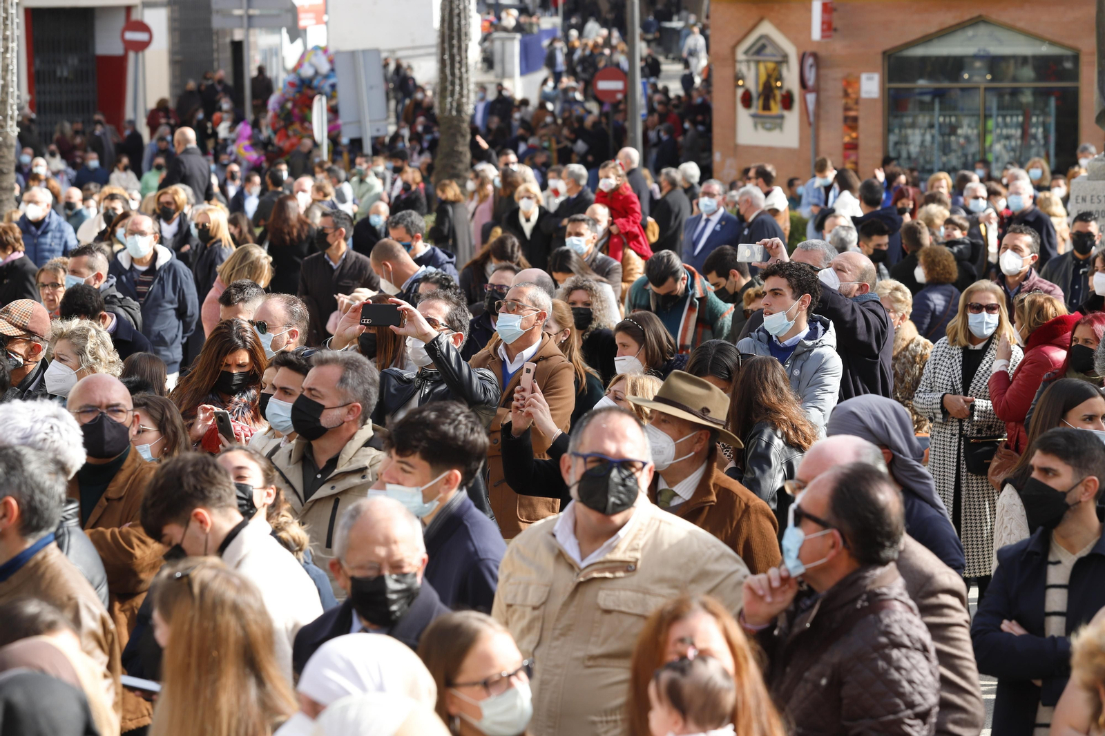 Imágenes del ambiente en la procesión de San Sebastián en Huelva
