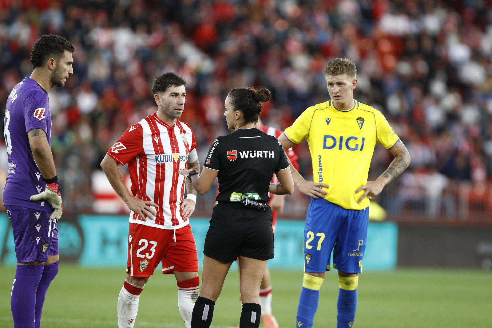 El partido U.D. Almería-Cádiz C.F. en imágenes