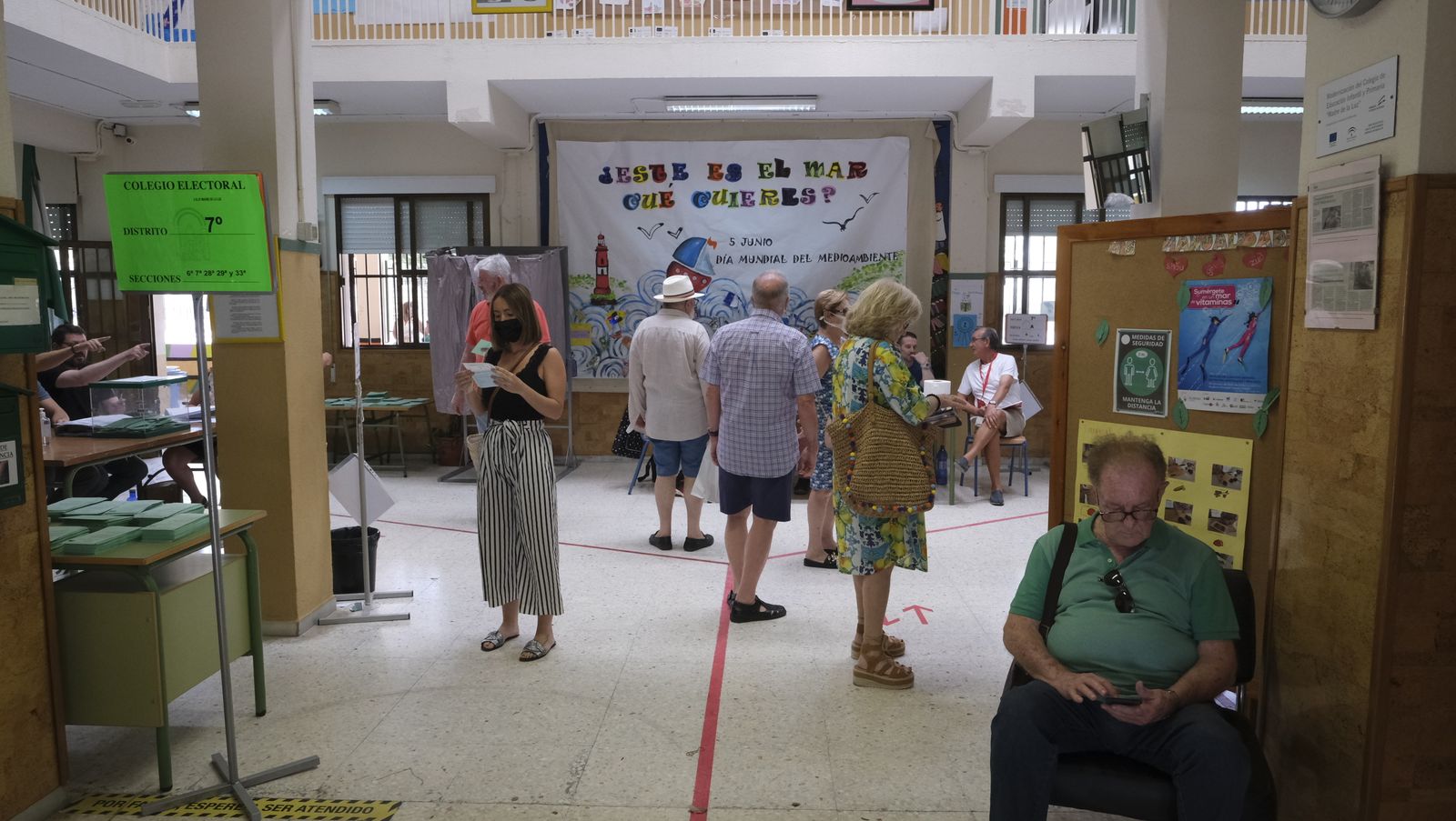 Imágenes de la votaciones en Almería al parlamento andaluz