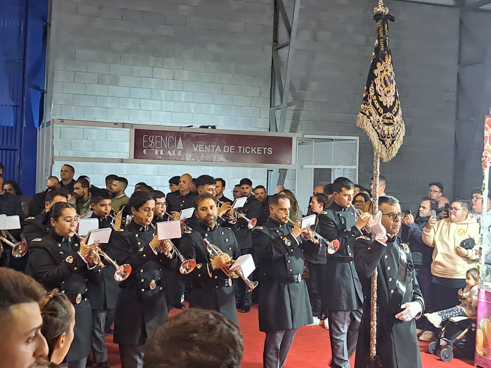 La banda de la Santa Cruz en el Salón Cofrade de Huelva.
