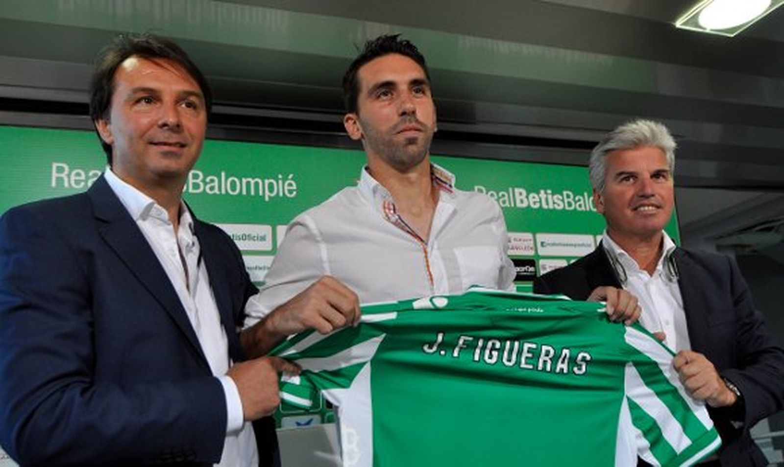 Stosic: "Aún faltan un medio defensivo y un delantero "