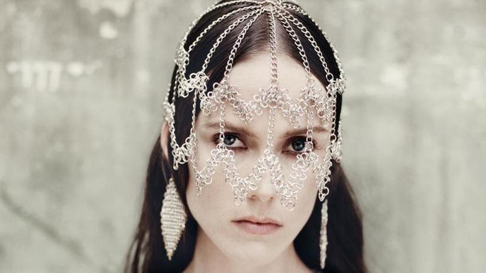 Casquete de anillas de la nueva colección de Halloween de Zara.