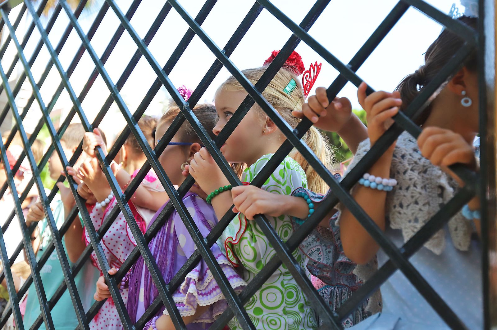 El Rocío 2023: Imágenes de la Hermandad de Emigrantes en su salida de Huelva