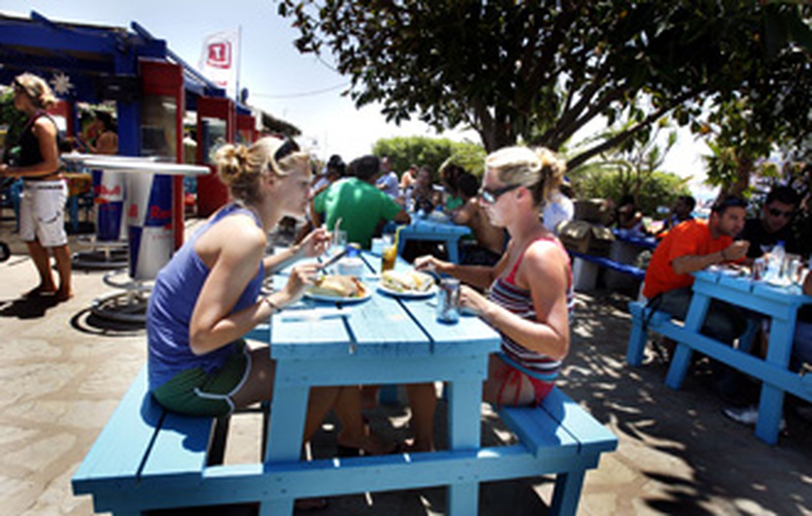 Tarifa, Cádiz y Rota explotan sus playas antes de la temporada estival
