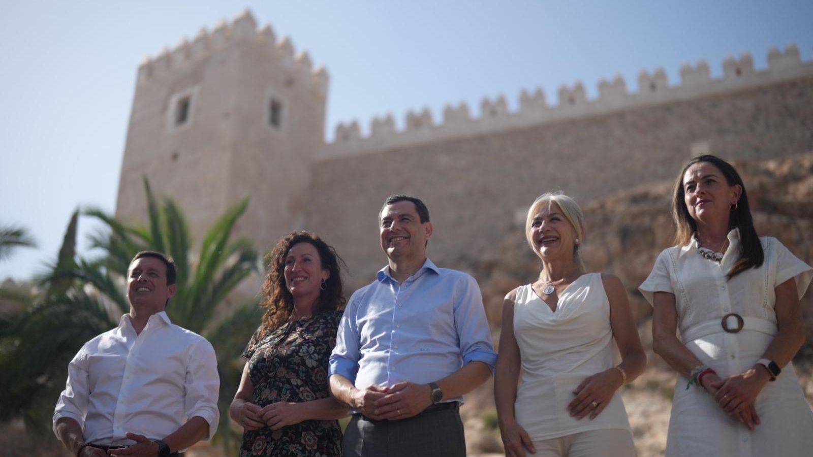 Moreno estuvo acompañado por la consejera de Cultura, la delegada en Almería, la alcaldesa de la capital y el presidente de Diputación