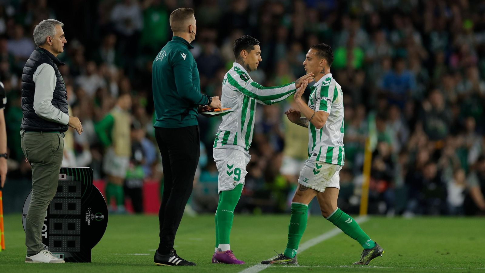 Chimy Ávila sustituye a Antony.