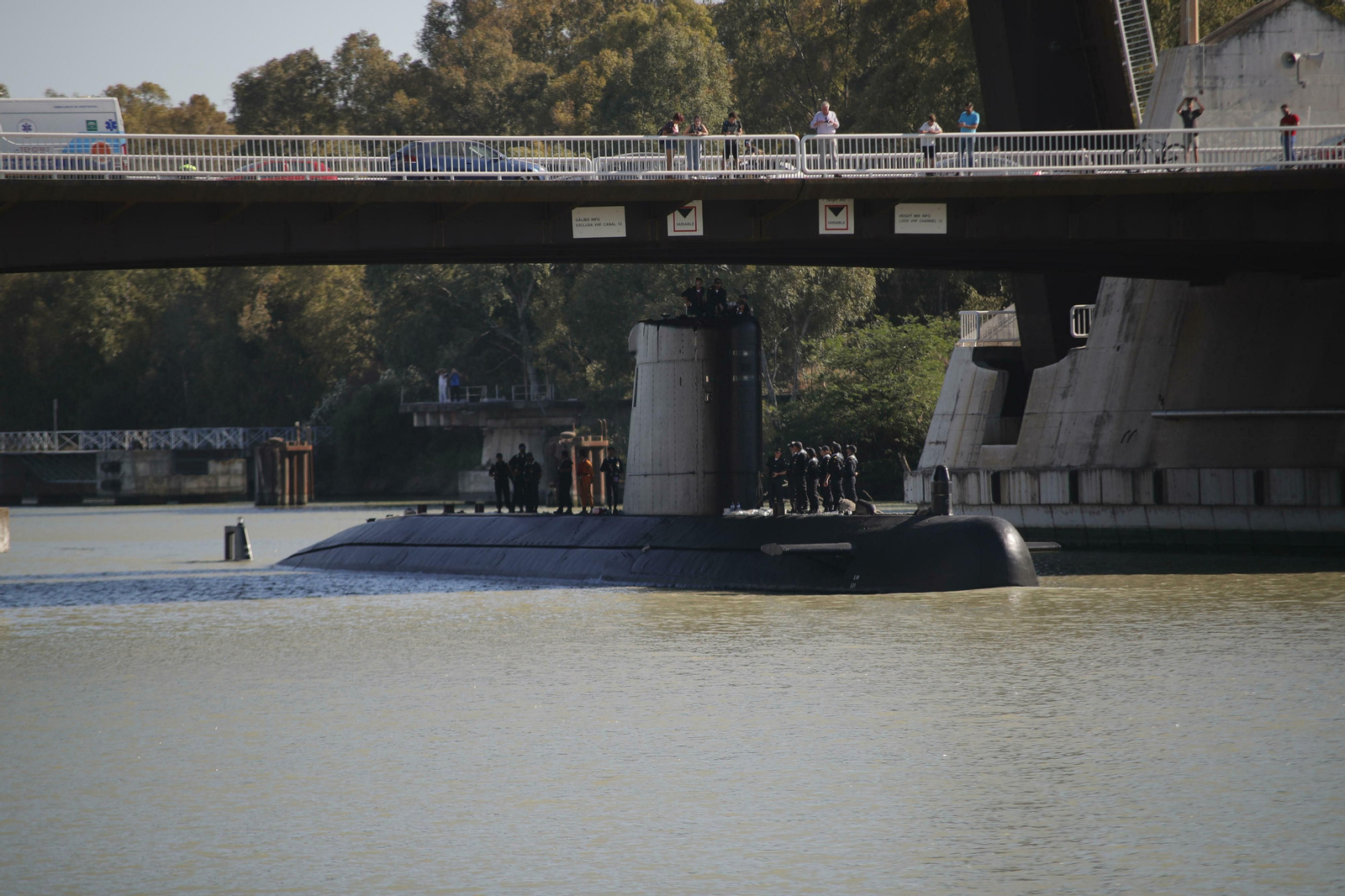 Las mejores fotos de la llegada del submarino 'Tramontana' a Sevilla