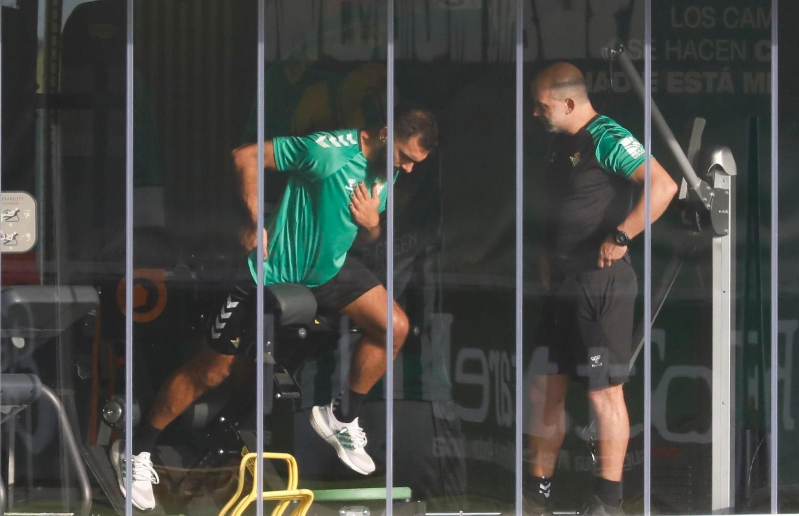 Borja Iglesias, en pleno trabajo en el gimnasio de la ciudad deportiva.