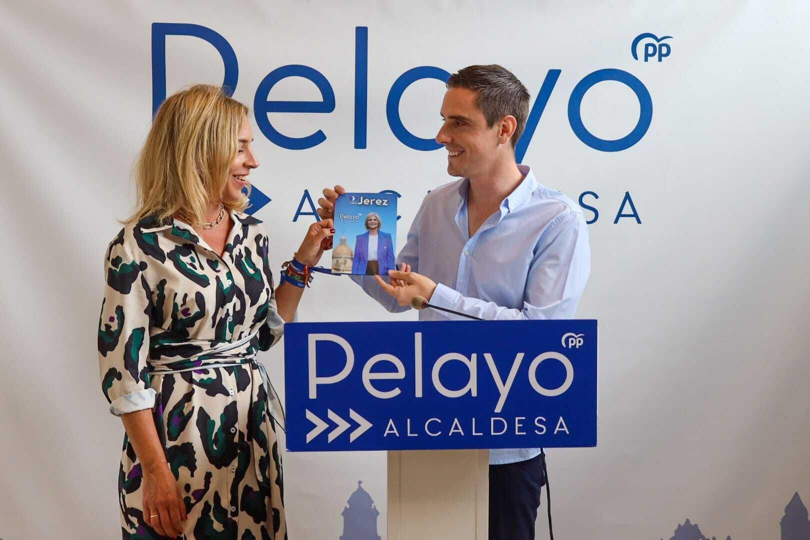 Almudena Martínez y Jaime Espinar, durante una rueda de prensa.