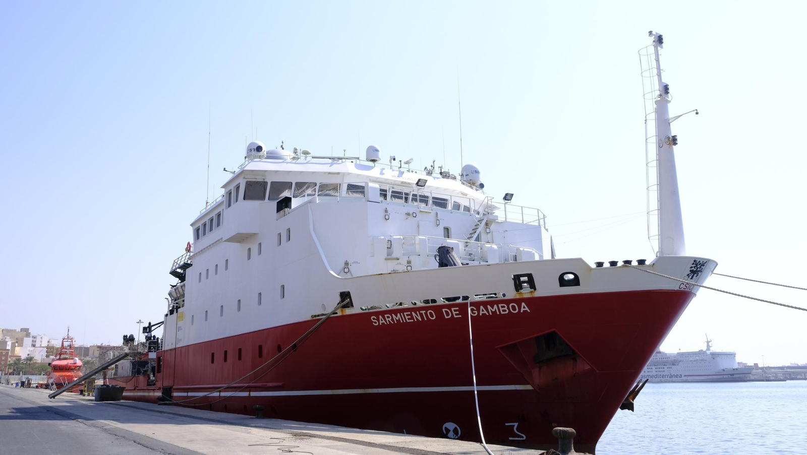 El buque oceoanográfico Sarmiento de Gamboa visita Almería, en imágenes