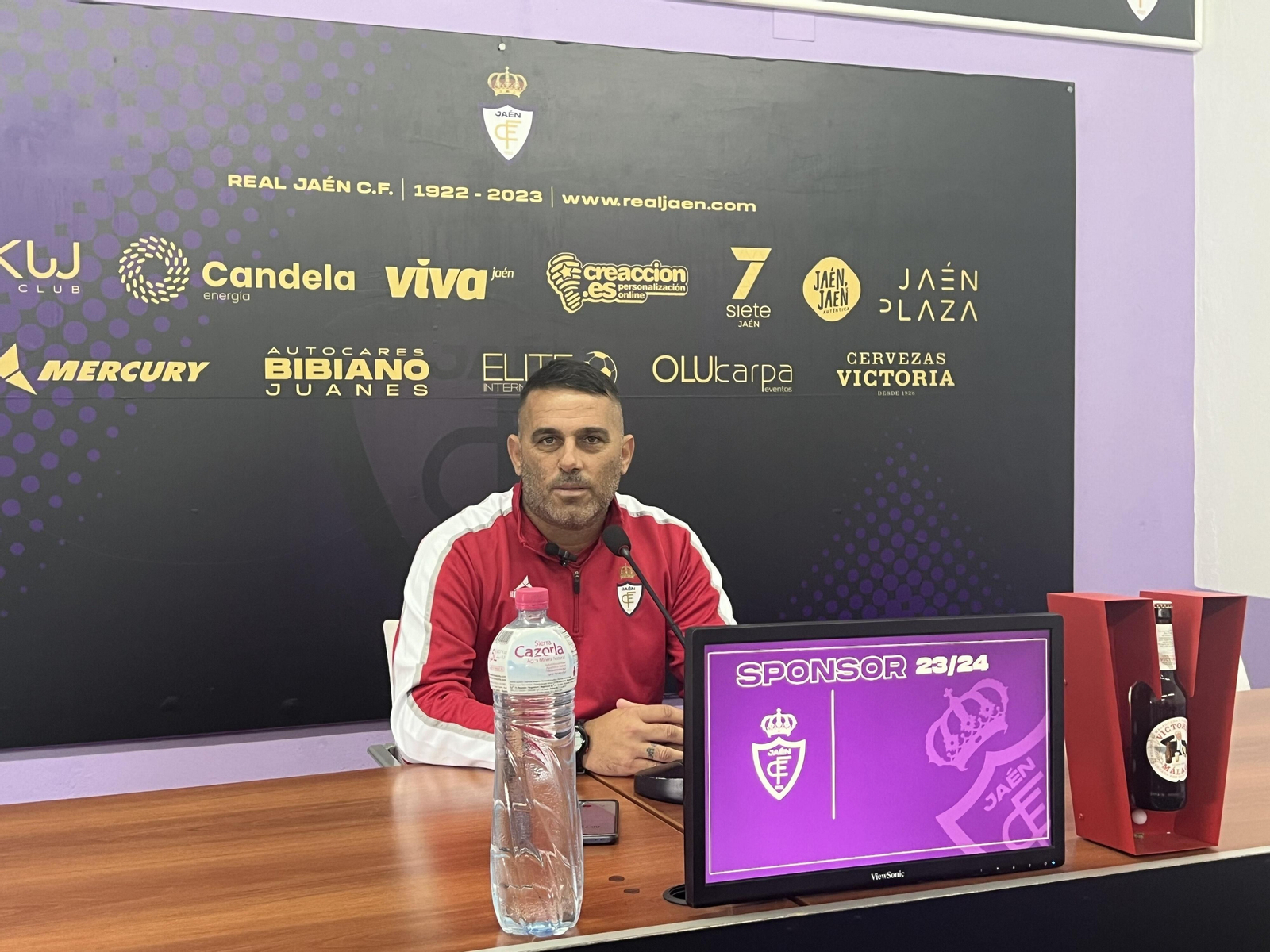 El Real Jaén afrontará los próximos encuentros con la única baja de Óscar Fernández