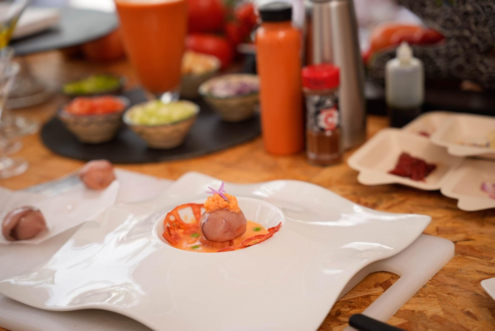 La Cofradía del Tomate y la semifinal del concurso gastronómico de la Feria de Almería, en imágenes