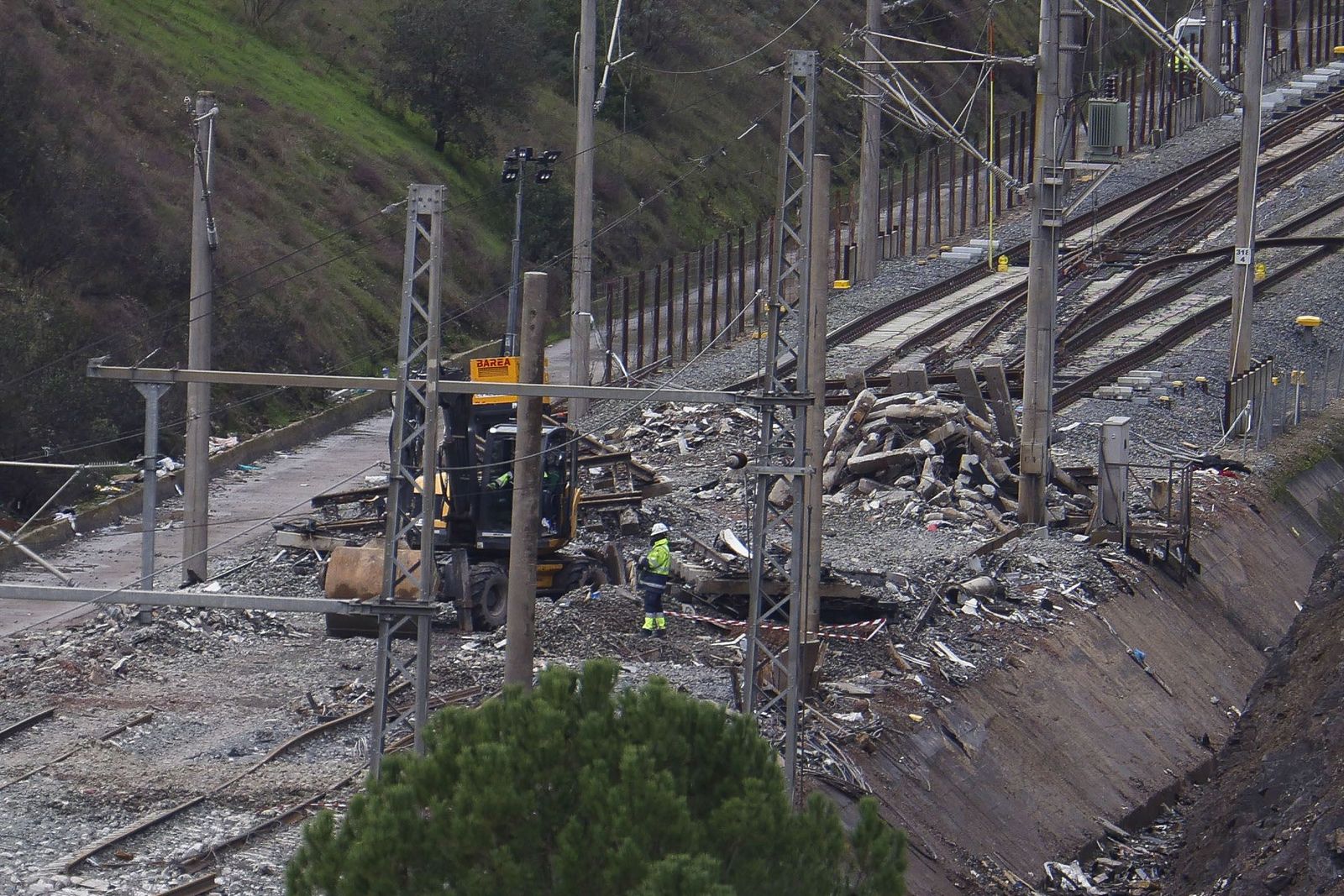 Trabajos en la zona del accidente de tren en Adamuz.