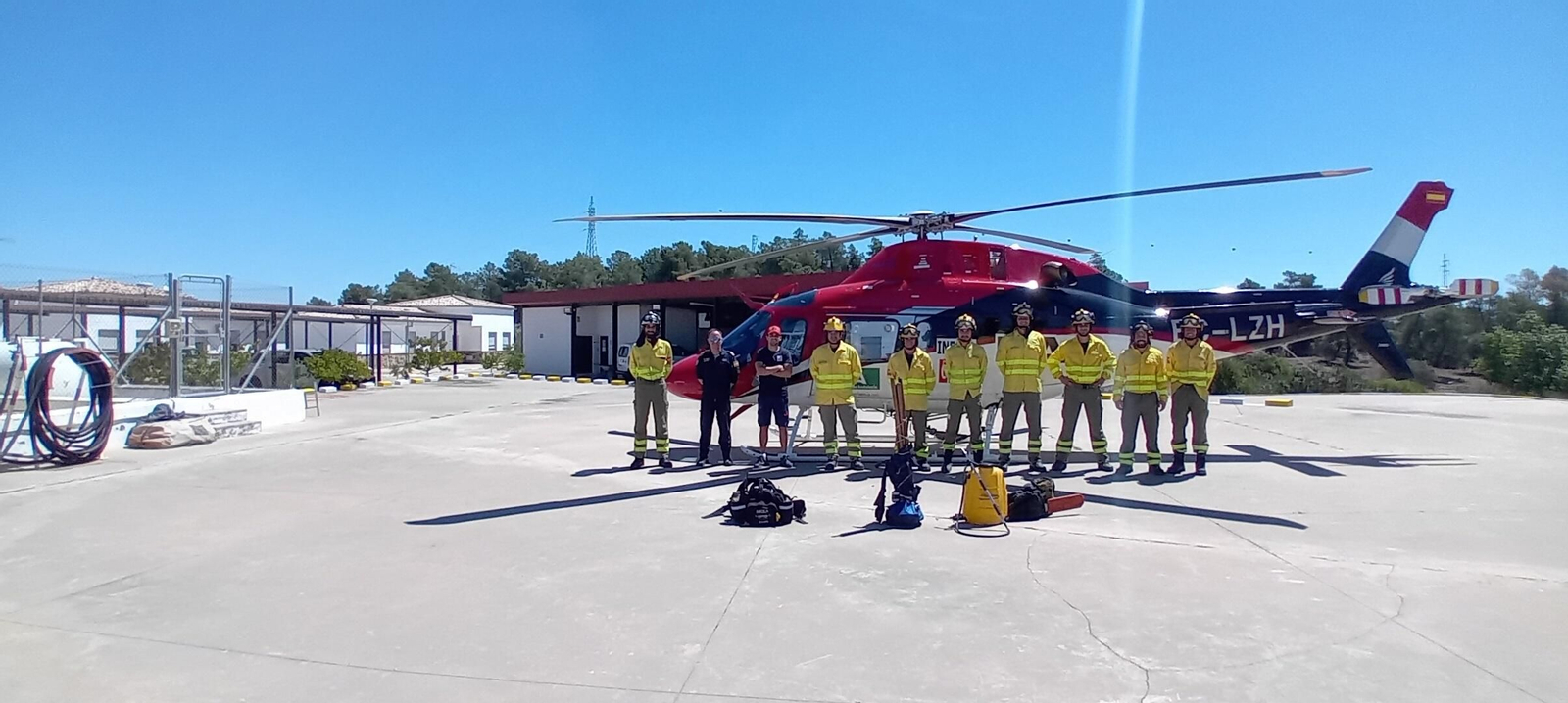 Trabajadores en el Centro de Defensa Forestal de Adamuz.