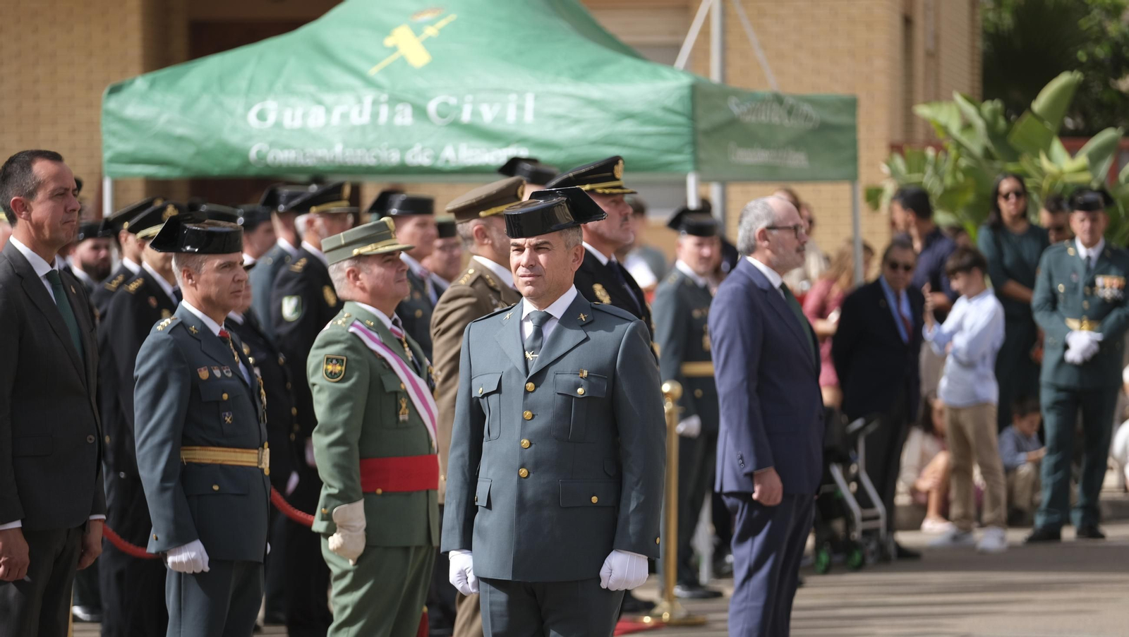 Las imágenes de la celebración del Día del Pilar en la Comandancia de la Guardia Civil de Almería