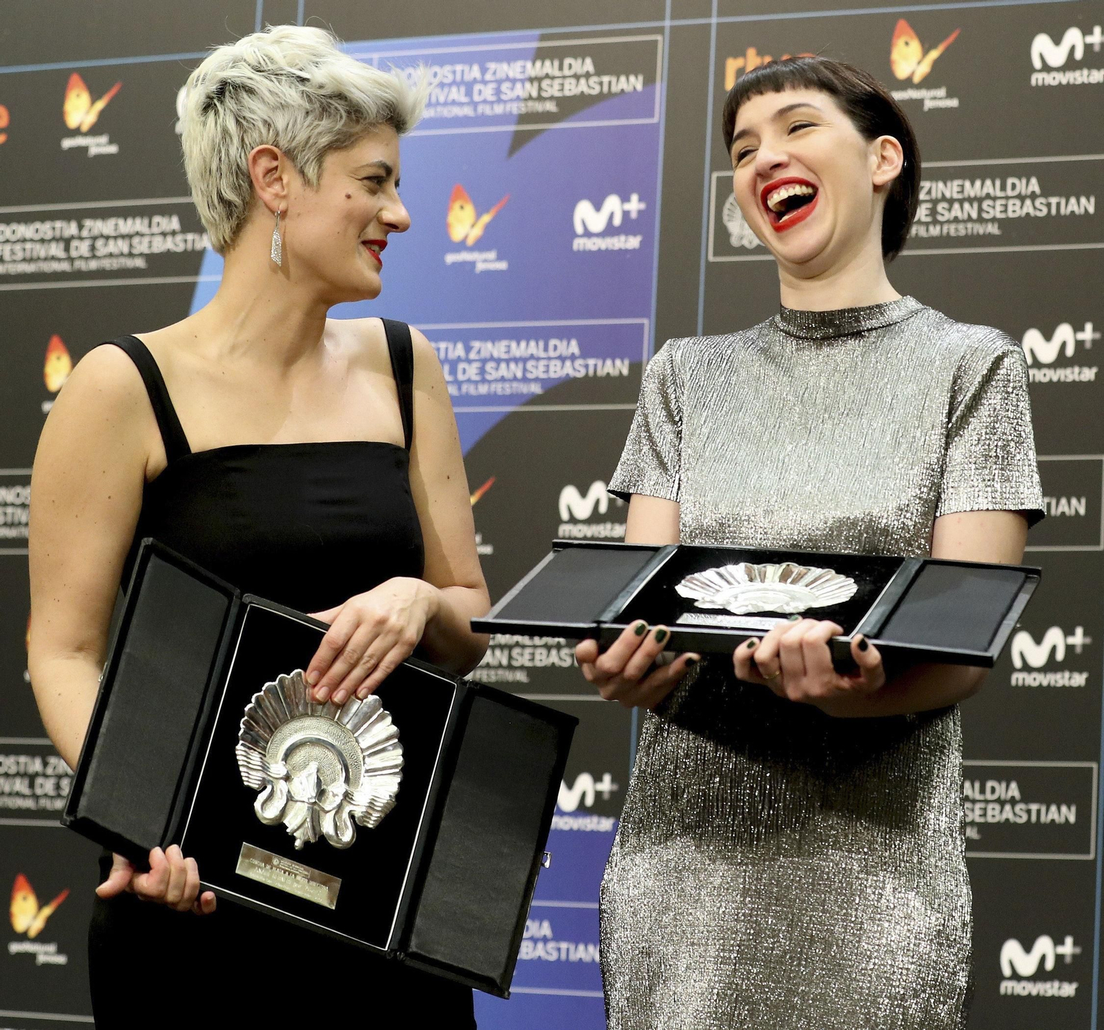 James Franco agradece su Concha de Oro en el escenario del Kursaal.