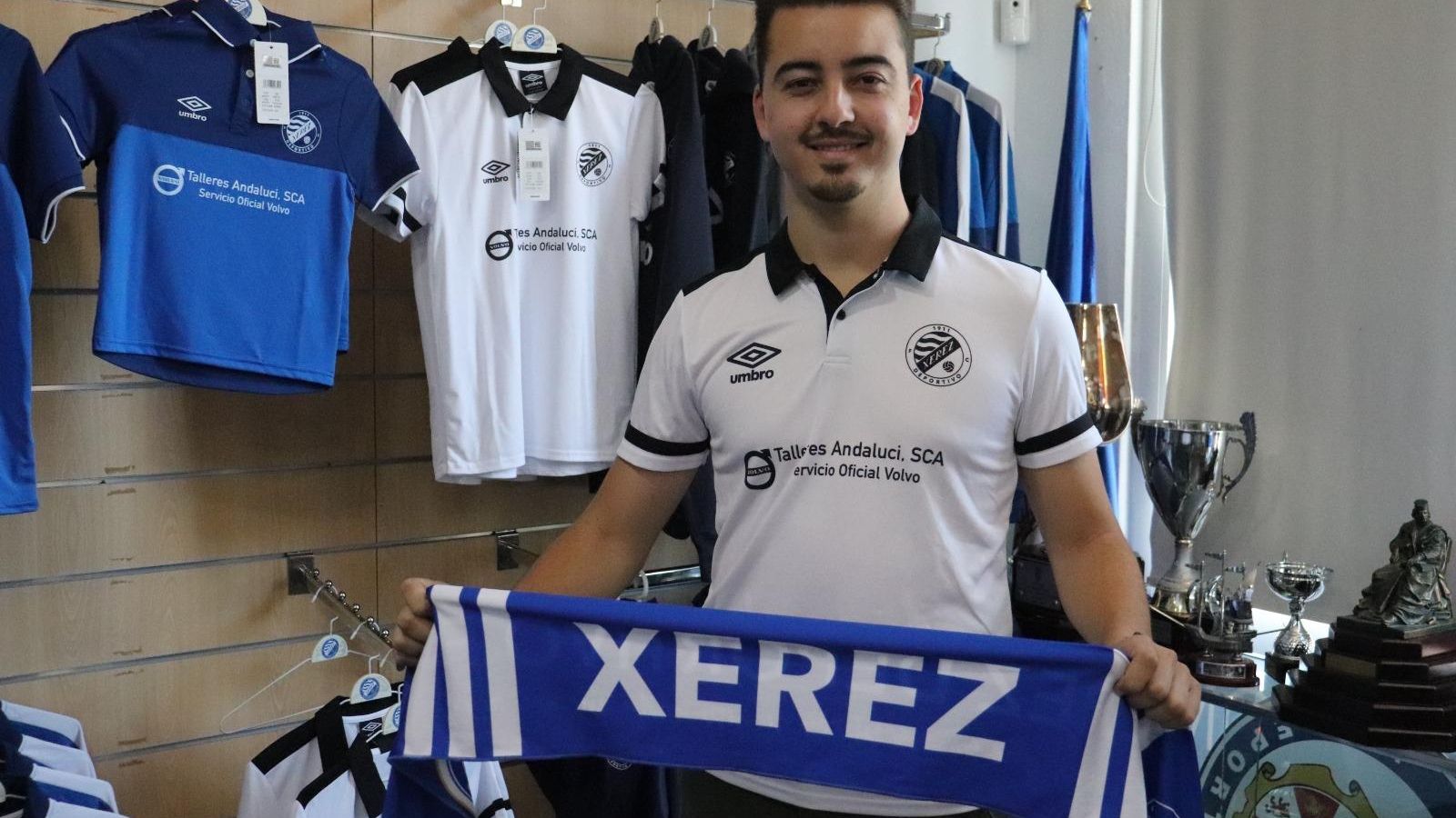 Antonio Crespo es el nuevo fisio en lugar de Miguel Luque.