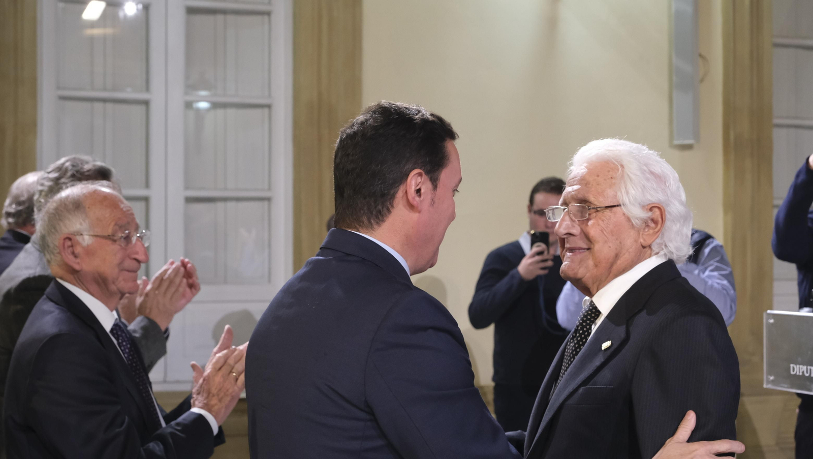 Imágenes de la entrega del Escudo de Oro de la Provincia de Almería a José María Martínez de Haro