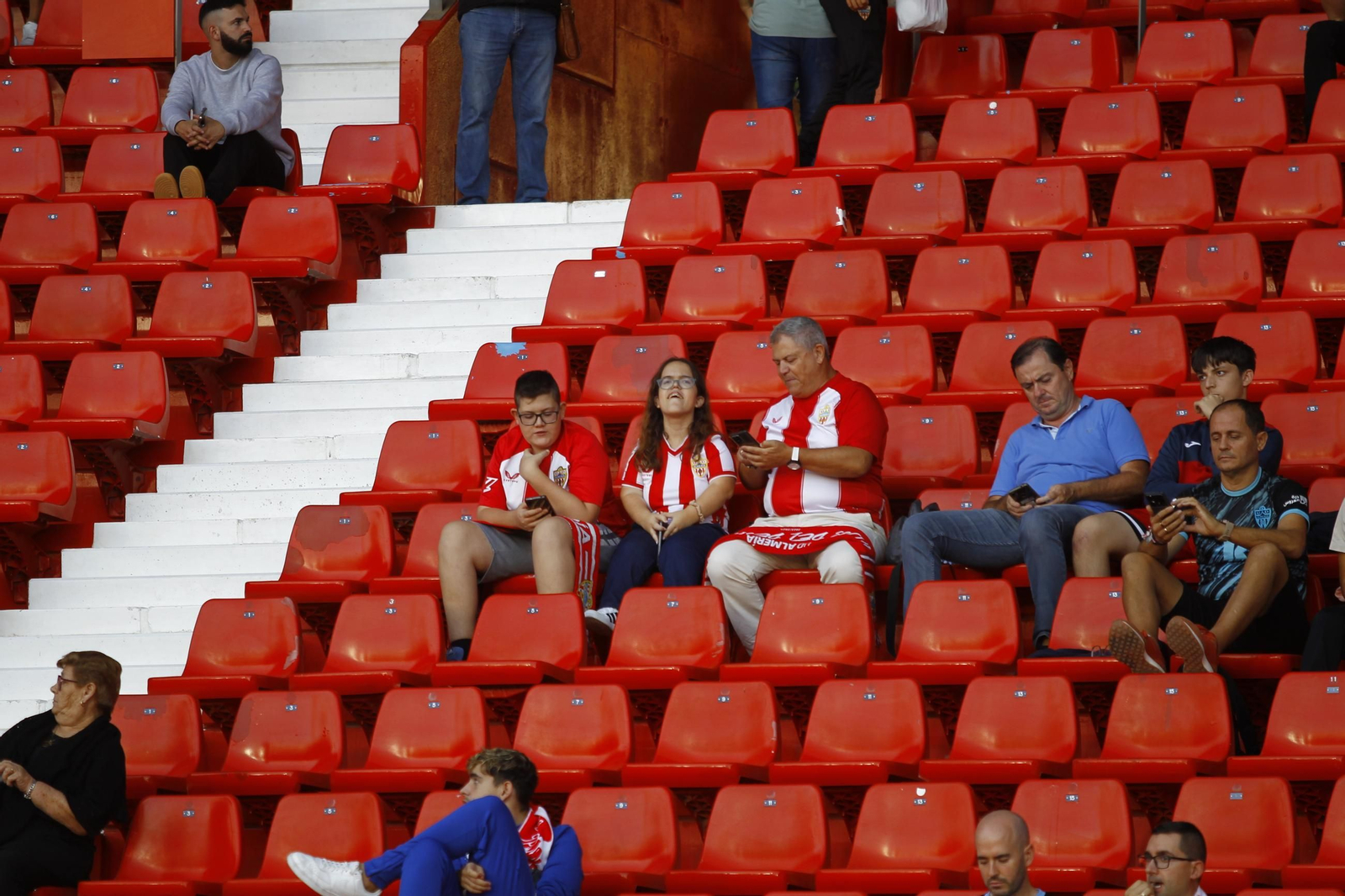 Búscate en las fotos del partido Almería-Albacete