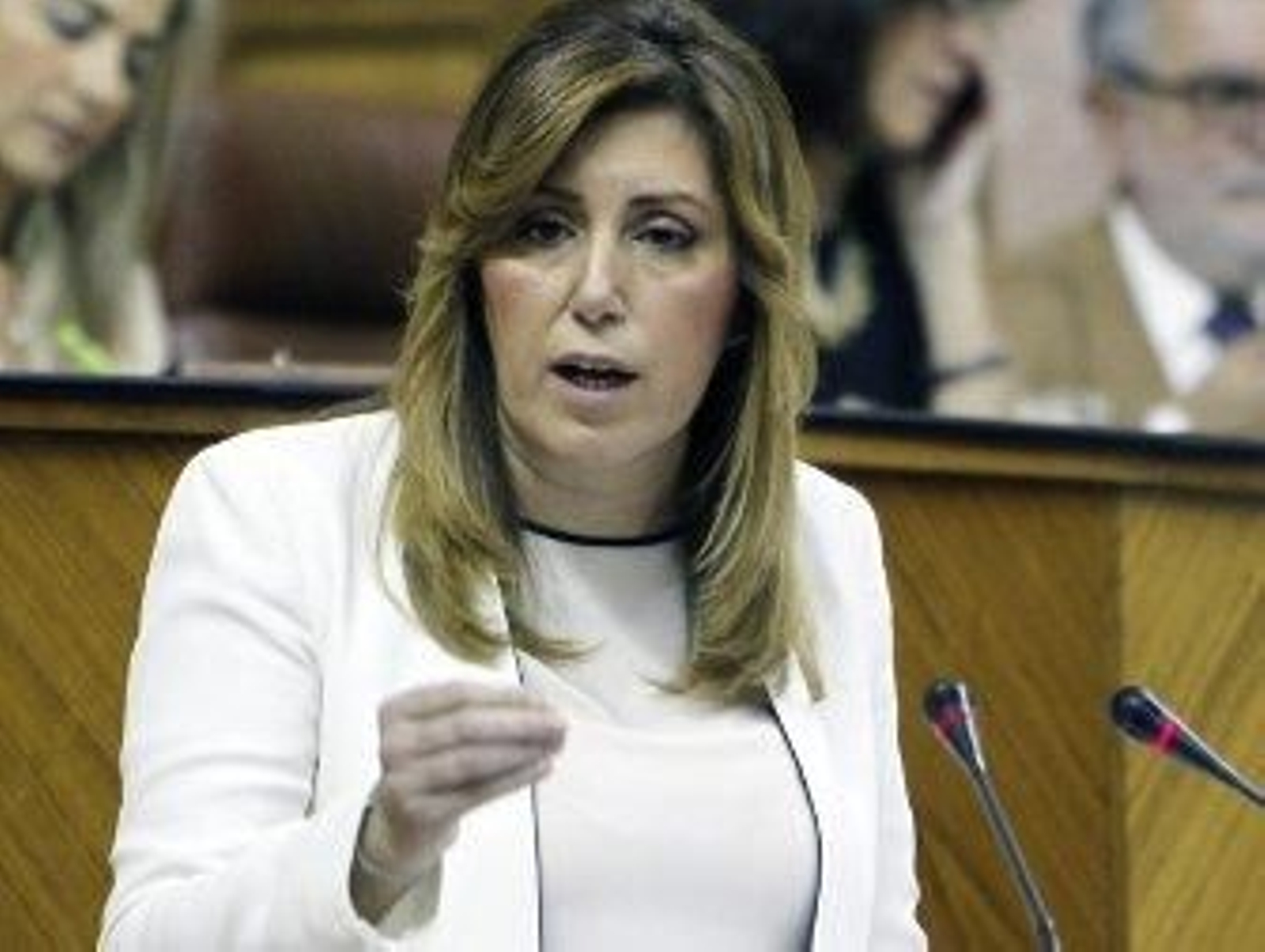 Díaz propone un pacto al PP, y Zoido le contesta: puro teatro