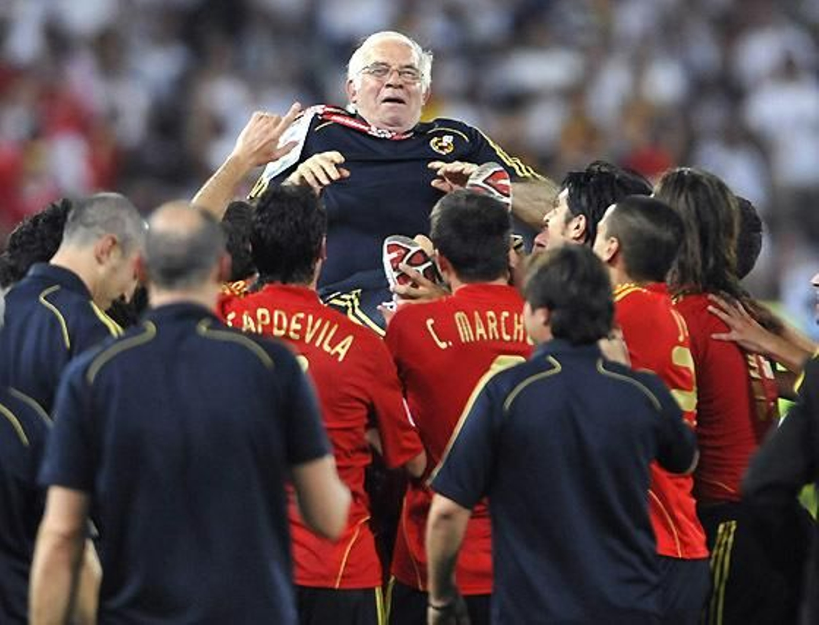 Aragonés: "No puedo exteriorizarlo, pero estoy muy feliz"