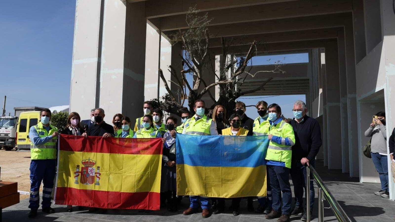 El equipo de voluntarios de SAMU junto a familiares y amigos.