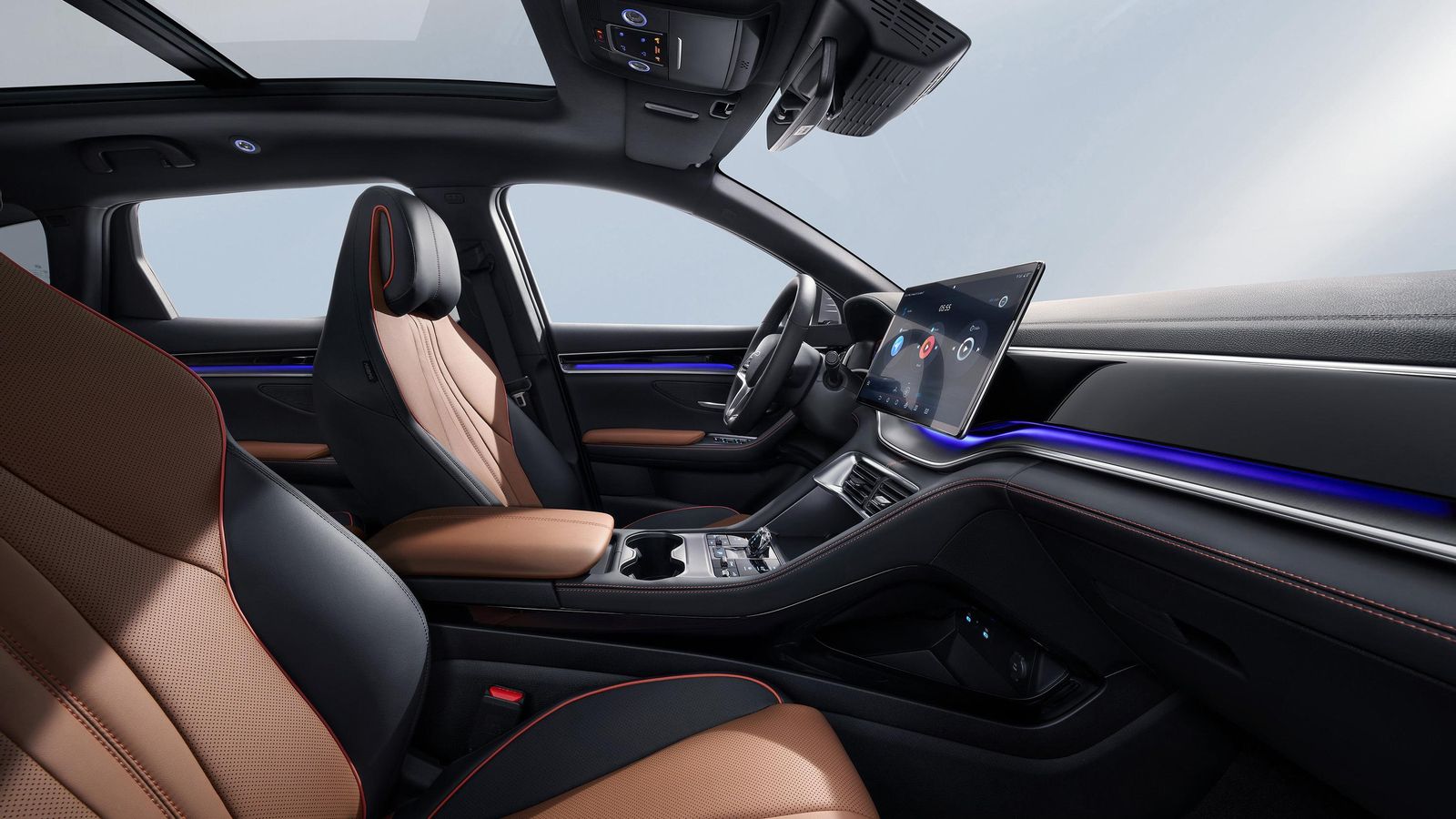 La tapicería de cuero vegano forma parte del equipamiento de serie que tendrá este PHEV en España.