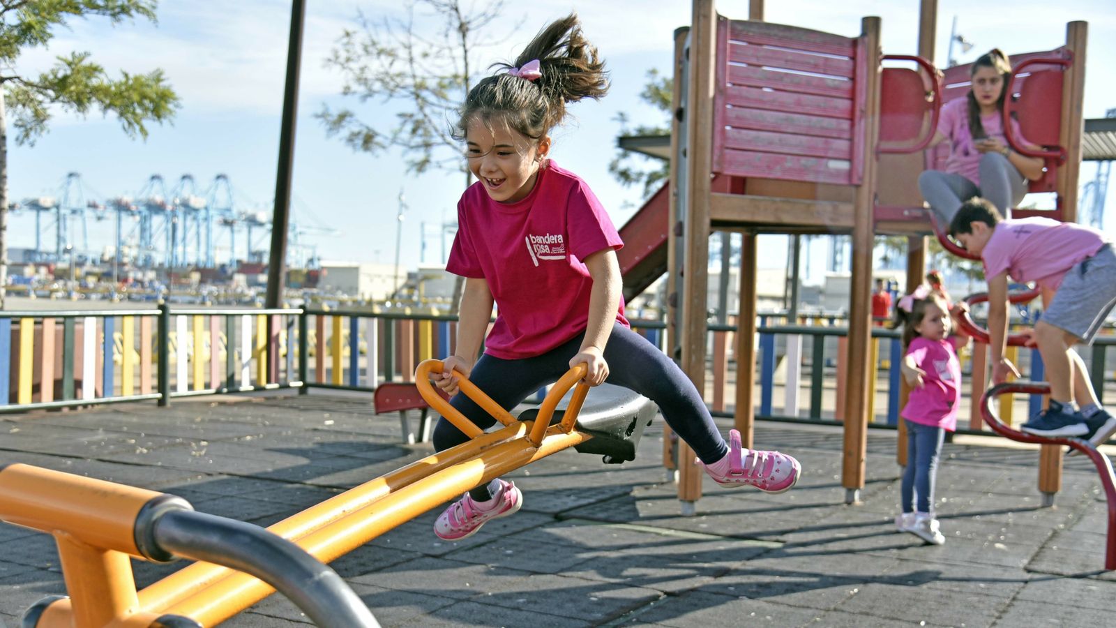 las mejores fotos de la Marcha contra el cáncer de mama en Algeciras