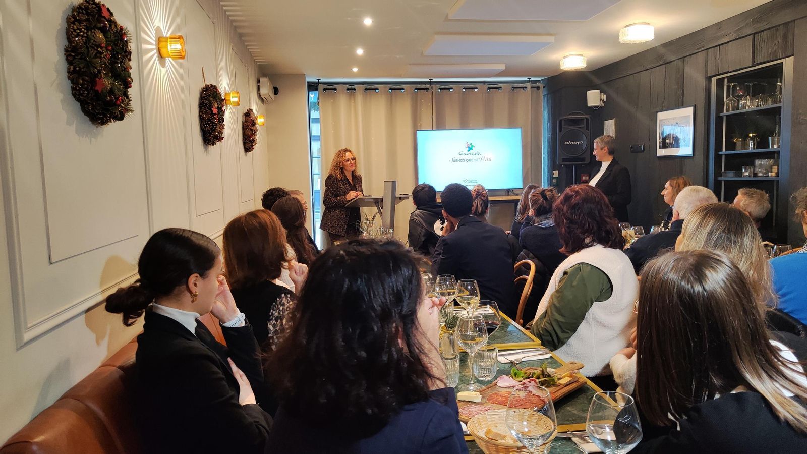 Se han respondido todo tipo de preguntas sobre el destino en el almuerzo