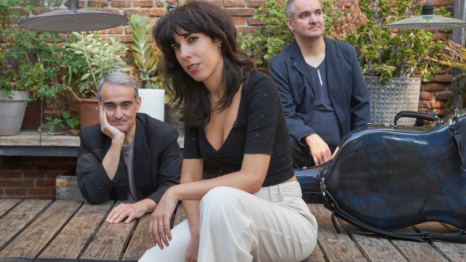 Patricia Arauzo entre David y Aldo Mata.